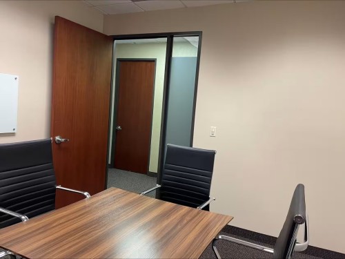 Small Meeting Room at Executive Workspace Allen Center - Image 2