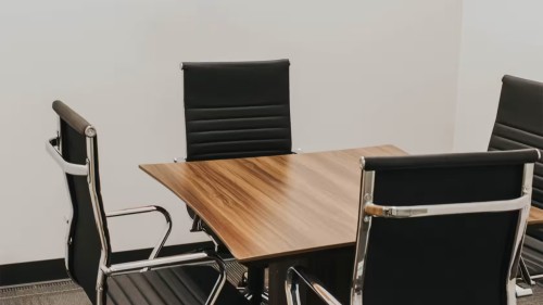 Small Meeting Room at Executive Workspace Allen Center - Image 3