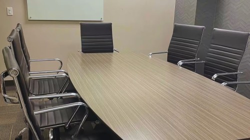 Medium Meeting Room at Executive Workspace Park Ventura - Image 4