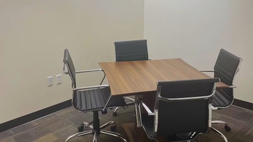 Small Meeting Room at Executive Workspace Park Ventura - Image 1