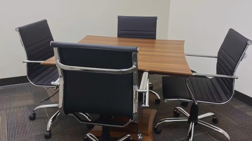 Small Meeting Room at Executive Workspace Park Ventura - Image 2