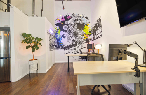 Industrial Loft in trendy Queen West - Image 4