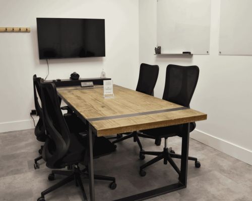 WORKROOM KING EAST - Image 1