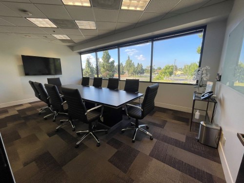 10 Person Meeting Room - Image 1