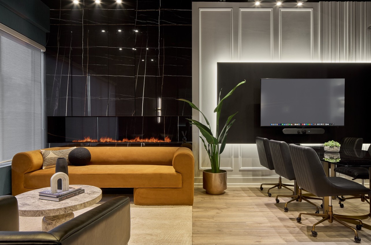 Business Lounge Unit 206 - Image 1