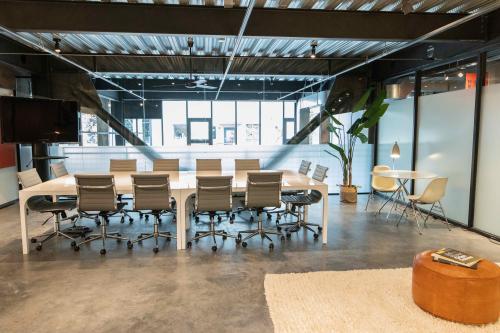 Suite 100M - Image 4