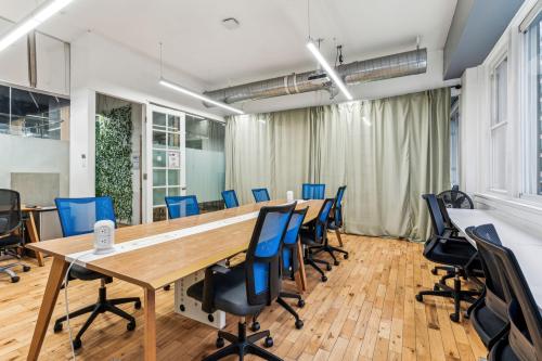 Boardroom Bright Meeting Space - Projector - Whiteboard - - Center City, Philadelphia - Image 2