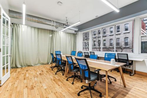 Boardroom Bright Meeting Space - Projector - Whiteboard - - Center City, Philadelphia - Image 3