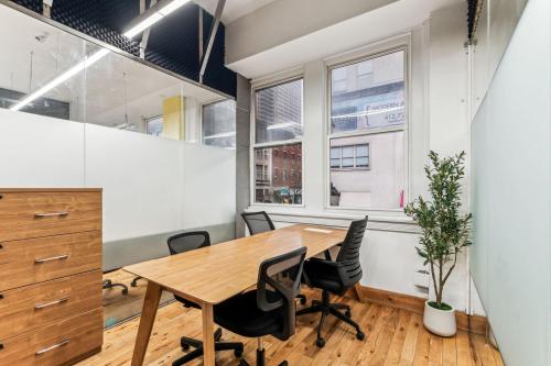Boardroom listing image Private 4 Person Office / Meeting Space (E) - Image 0