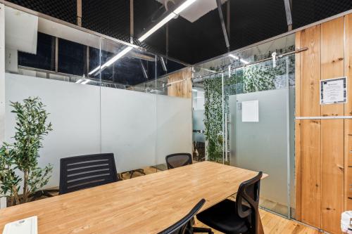 Boardroom listing image Private 4 Person Office / Meeting Space (E) - Image 1