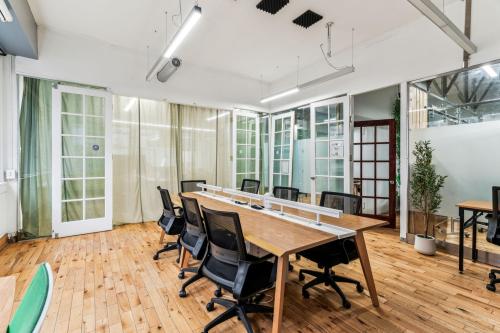 Boardroom Collaborative Event Space 2 with Whiteboard - Center City - Image 1