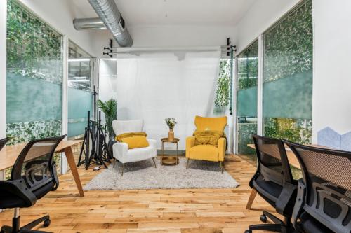 Private Interview Room/6 Person Office - Image 1