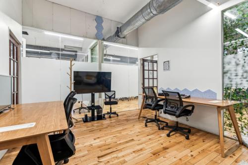 Private Interview Room/6 Person Office - Image 2