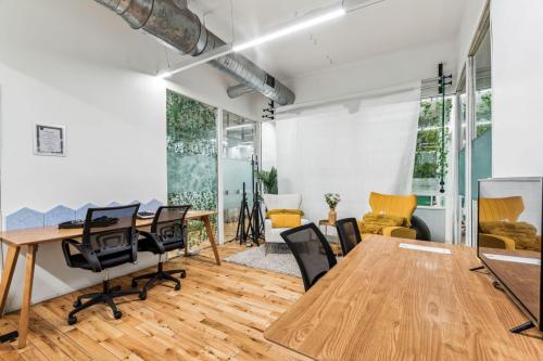 Private Interview Room/6 Person Office - Image 4