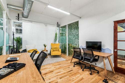 Private Interview Room/6 Person Office - Image 5