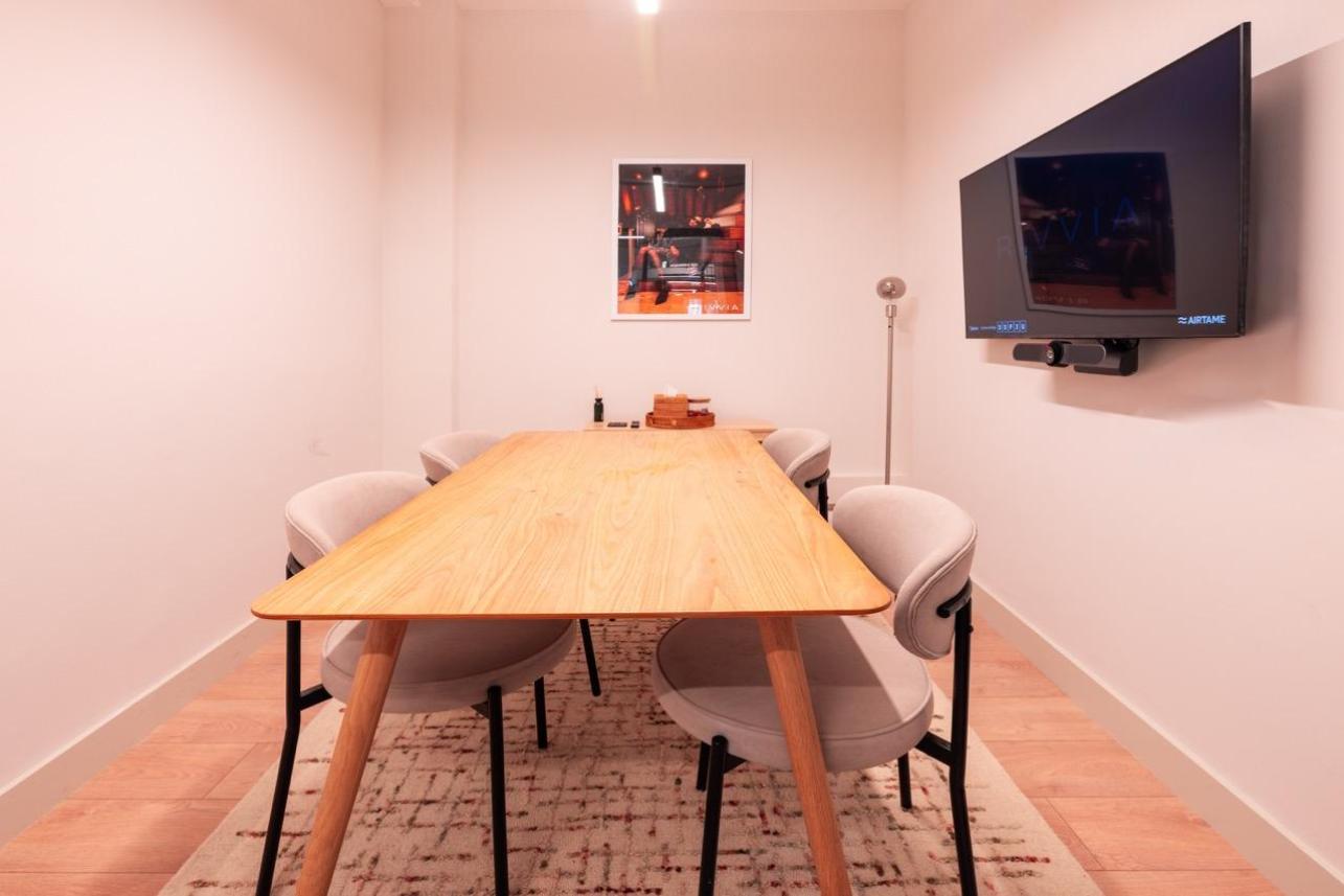 Tyburn Meeting Room (4-person) - Image 1