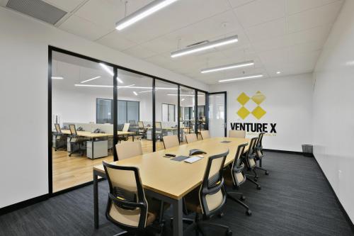 Boardroom Large Meeting Room - Image 0