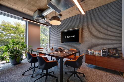 Boardroom Exeter CM:04 - Image 4