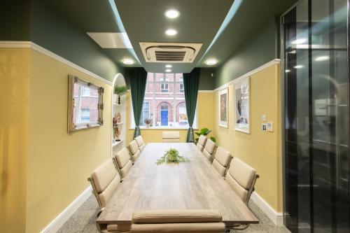 Boardroom Wellington Suite - Image
