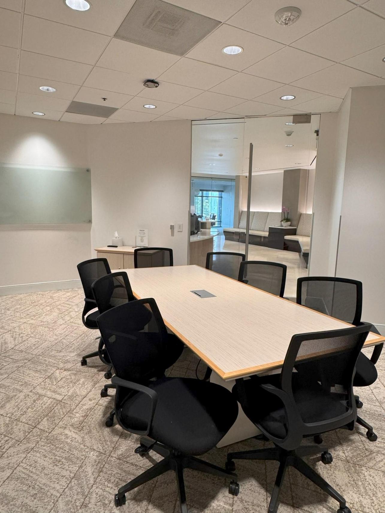 8 Person Meeting Room 4th floor - Image 1