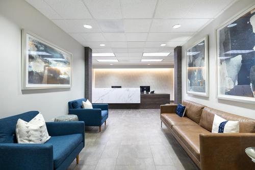 6 Person Meeting Room - Image 2