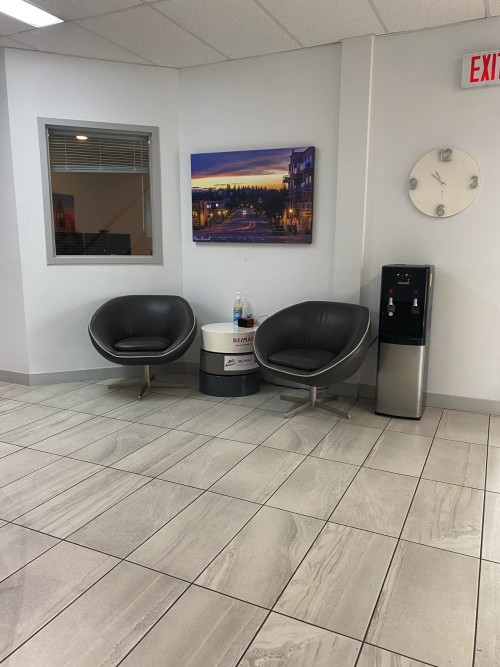 Private Work Space/Meeting Room - Image 4