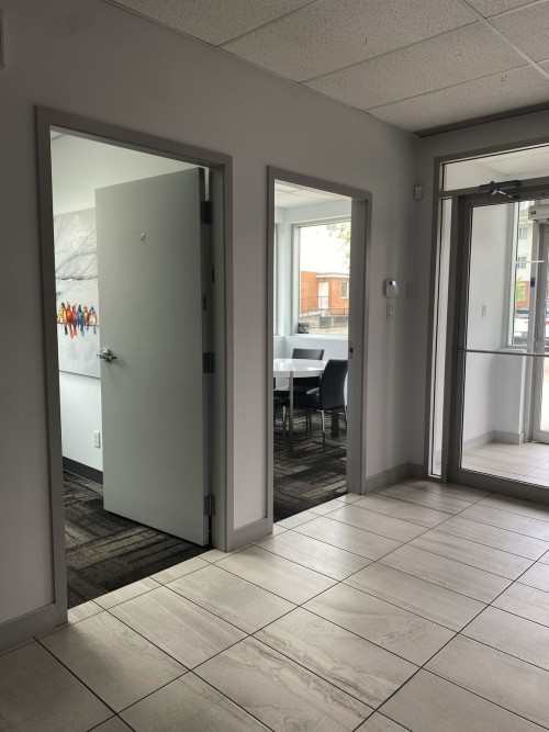 Private Meeting Room/Work Space - Image 4